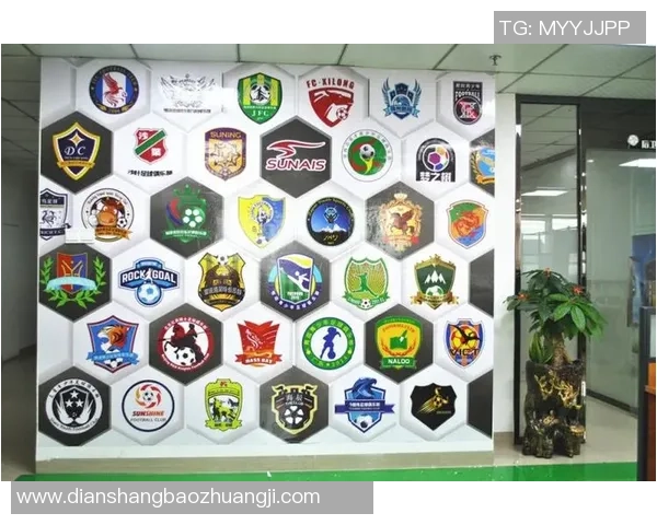 热销足球星车内摆件让驾驶更有激情点亮球迷专属氛围